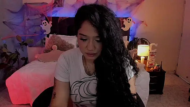 alexxandra ferri  online show from October 9, 2025, 7:06 am