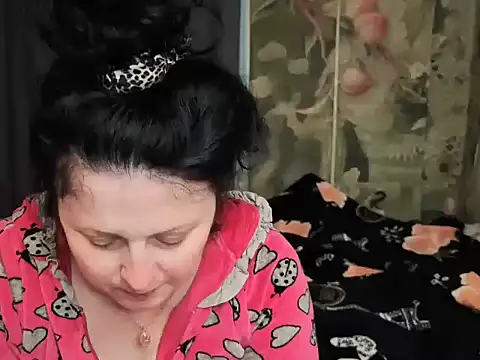 Snapshot of Lillian2 chatting on June 18, 2026, 12:53 pm Lillian2 online show from June 18, 2026, 12:53 pm