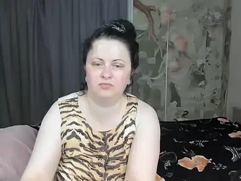 Snapshot of Lillian2 chatting on July 5, 2026, 3:02 am Lillian2 online show from July 5, 2026, 3:02 am