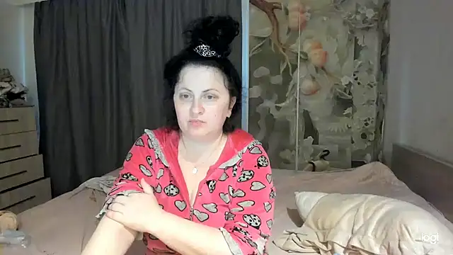 Snapshot of Lillian2 chatting on July 9, 2026, 2:32 pm Lillian2 online show from July 9, 2026, 2:32 pm