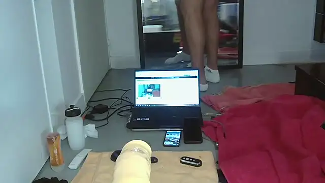 Soumis7575 online show from March 1, 2026, 12:34 am