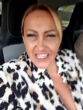 Isabellaa04 online show from September 24, 2025, 7:01 am