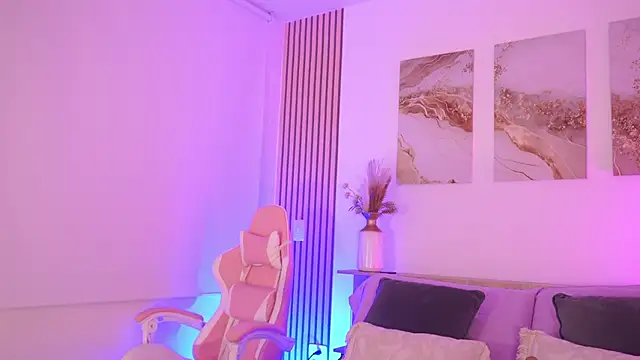 LillyThompson online show from February 2, 2026, 11:03 pm