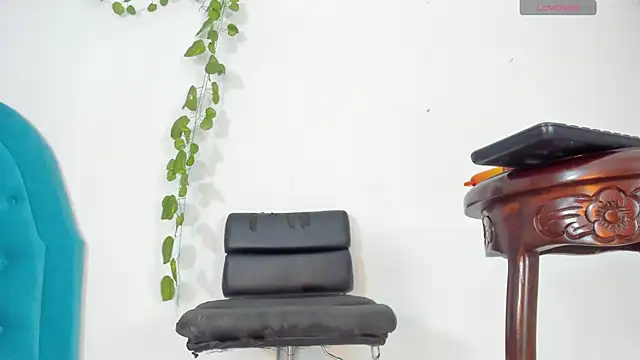 Snapshot of BunnyHotsx chatting on December 13, 2024, 5:49 am BunnyHotsx online show from December 13, 2024, 5:49 am