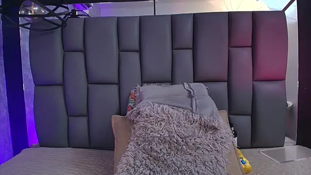  MiaBrown  online show from September 18, 2025, 12:07 pm