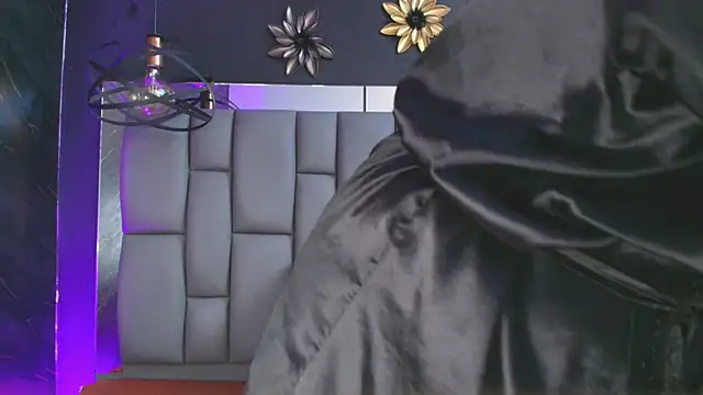  MiaBrown  online show from November 5, 2025, 12:05 pm