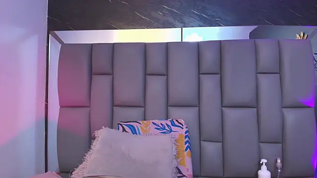  MiaBrown  online show from November 20, 2025, 12:05 pm