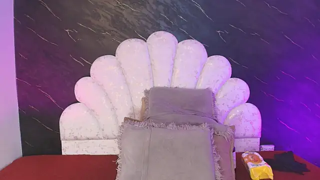  MiaBrown  online show from April 8, 2026, 12:05 pm