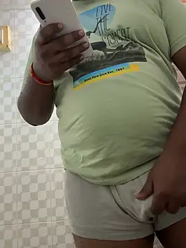 Snapshot of Honeydick7 chatting on January 17, 2026, 4:17 am Honeydick7 online show from January 17, 2026, 4:17 am