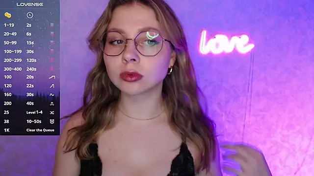 Snapshot of Leah_Reed chatting on February 20, 2025, 1:51 pm Leah Reed online show from February 20, 2025, 1:51 pm