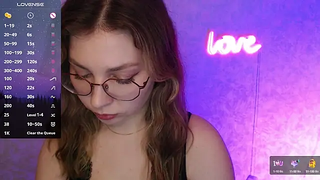 Snapshot of Leah_Reed chatting on March 21, 2025, 1:34 pm Leah Reed online show from March 21, 2025, 1:34 pm