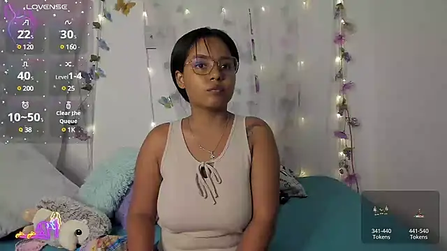 Snapshot of Aleja_DANS chatting on December 29, 2024, 12:30 am Aleja DANS online show from December 29, 2024, 12:30 am