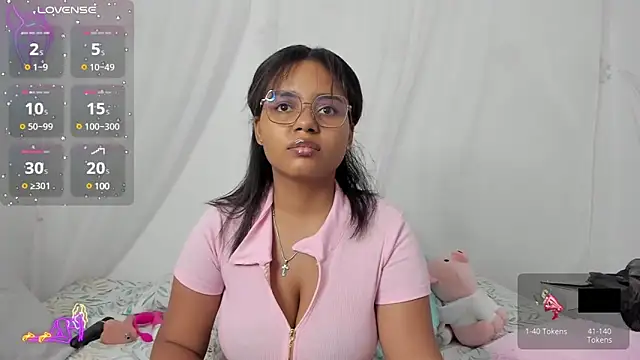 Snapshot of Aleja_DANS chatting on February 2, 2025, 3:32 am Aleja DANS online show from February 2, 2025, 3:32 am