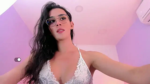 Andrea Marinn online show from November 21, 2025, 2:32 am