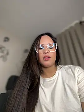 Snapshot of Merloth chatting on July 18, 2026, 9:40 pm Merloth online show from July 18, 2026, 9:40 pm