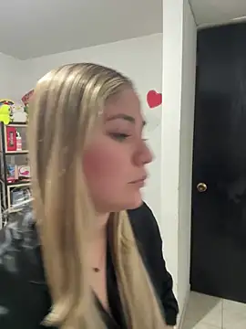 Snapshot of Celestedubois chatting on December 18, 2024, 2:53 am Celestedubois online show from December 18, 2024, 2:53 am