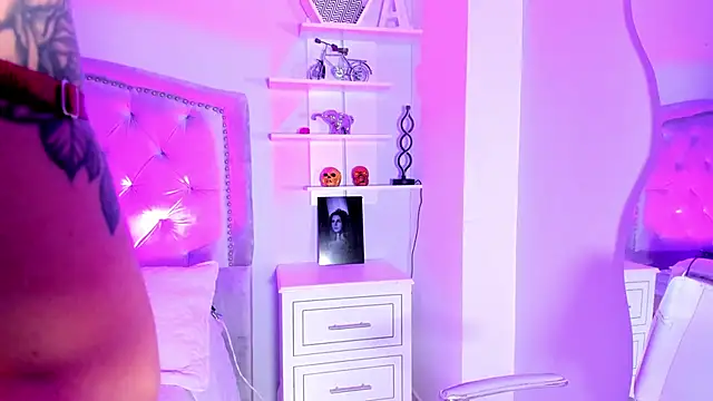 Snapshot of CamileHolmes chatting on December 2, 2024, 7:47 am CamileHolmes online show from December 2, 2024, 7:47 am