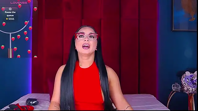 MadyLuxxx online show from March 5, 2026, 8:05 pm