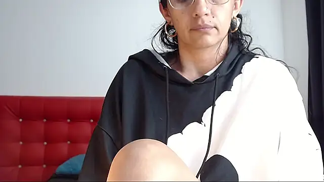 Lucynaugthyy online show from January 13, 2025, 11:30 am