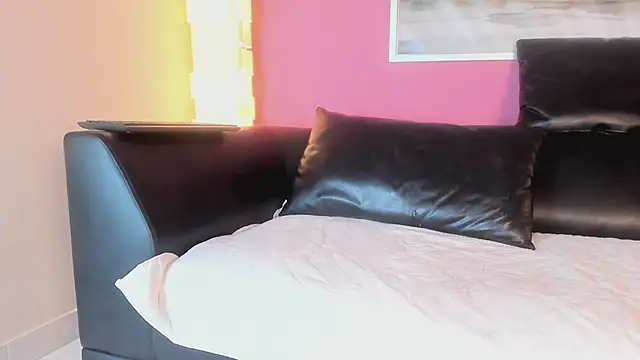 Tiffanysurez  online show from March 20, 2026, 2:49 am