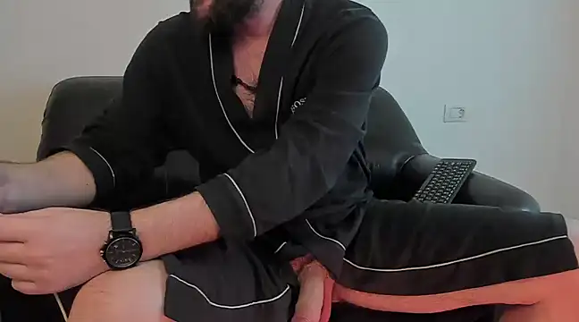 Snapshot of KingMalcom chatting on December 18, 2024, 1:45 pm KingMalcom online show from December 18, 2024, 1:45 pm