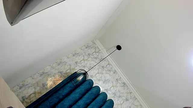 nalalye cruzz  online show from April 2, 2026, 2:20 am