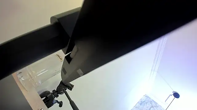 nalalye cruzz  online show from April 12, 2026, 2:27 am