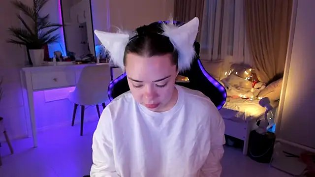 VixenMia online show from February 22, 2025, 3:45 am