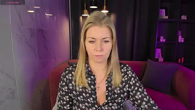 Snapshot of Annie_Light chatting on December 19, 2024, 6:34 am Annie Light online show from December 19, 2024, 6:34 am