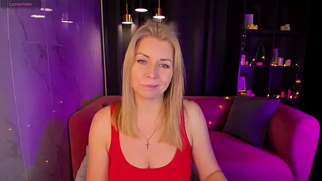 Snapshot of Annie_Light chatting on December 25, 2024, 8:51 am Annie Light online show from December 25, 2024, 8:51 am