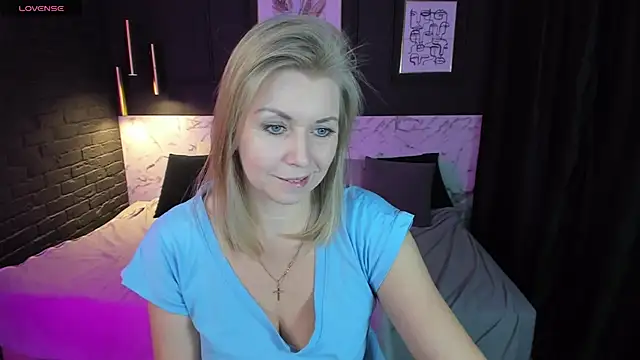 Snapshot of Annie_Light chatting on January 24, 2025, 9:06 am Annie Light online show from January 24, 2025, 9:06 am