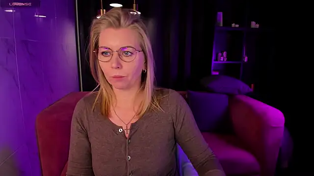 Snapshot of Annie_Light chatting on March 9, 2025, 8:51 am Annie Light online show from March 9, 2025, 8:51 am