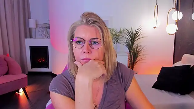 Snapshot of Annie_Light chatting on September 29, 2025, 5:56 am Annie Light online show from September 29, 2025, 5:56 am