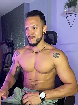 ARON TAYLER01 online show from October 5, 2025, 10:24 am