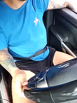 Snapshot of MrBiggBallz chatting on December 29, 2024, 6:05 pm MrBiggBallz online show from December 29, 2024, 6:05 pm