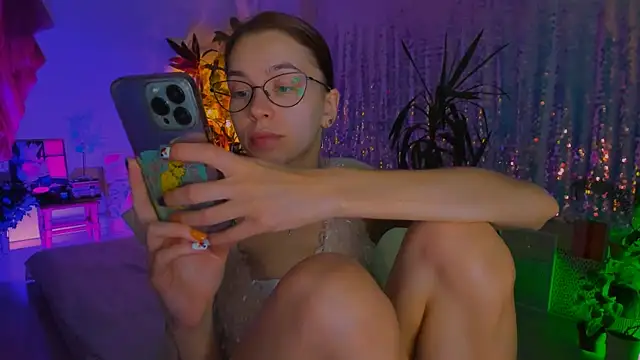 Snapshot of poli__ chatting on October 28, 2025, 7:16 pm poli online show from October 28, 2025, 7:16 pm