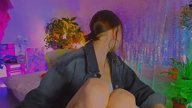 poli   online show from April 16, 2026, 4:08 pm