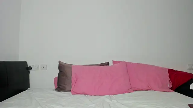 Snapshot of Rolla_Coaster chatting on October 23, 2025, 3:17 am Rolla Coaster online show from October 23, 2025, 3:17 am