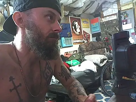 Snapshot of CloudDadddyyy420 chatting on December 30, 2024, 2:42 am CloudDadddyyy420 online show from December 30, 2024, 2:42 am