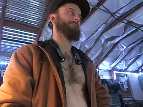 Snapshot of CloudDadddyyy420 chatting on February 1, 2025, 9:43 am CloudDadddyyy420 online show from February 1, 2025, 9:43 am