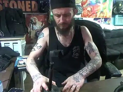 Snapshot of CloudDadddyyy420 chatting on February 13, 2025, 2:34 am CloudDadddyyy420 online show from February 13, 2025, 2:34 am