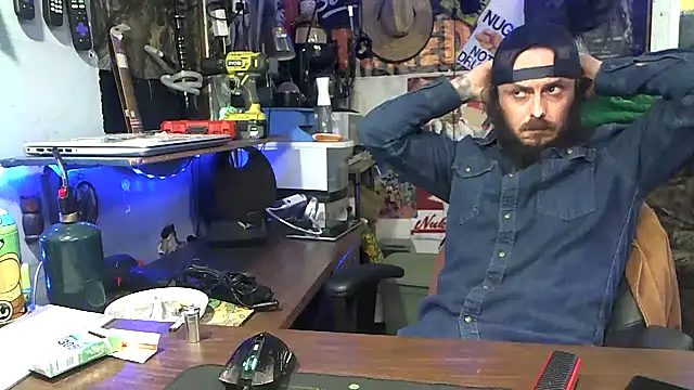 Snapshot of CloudDadddyyy420 chatting on October 18, 2025, 12:17 pm CloudDadddyyy420 online show from October 18, 2025, 12:17 pm