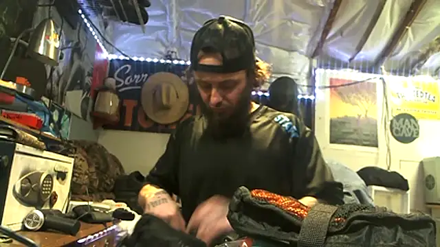 Snapshot of CloudDadddyyy420 chatting on October 29, 2025, 2:19 pm CloudDadddyyy420 online show from October 29, 2025, 2:19 pm