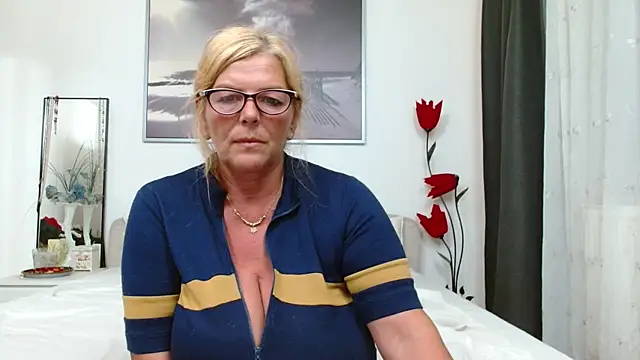 Snapshot of YulliaMilf chatting on September 17, 2025, 7:48 pm YulliaMilf online show from September 17, 2025, 7:48 pm