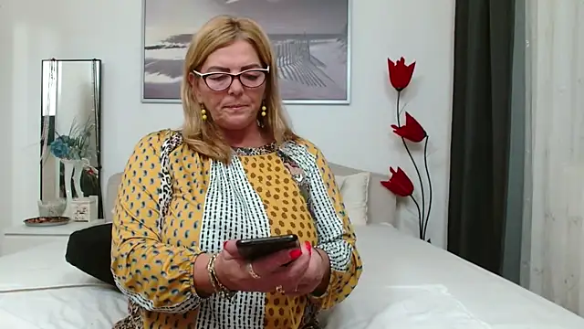 Snapshot of YulliaMilf chatting on November 2, 2025, 3:58 pm YulliaMilf online show from November 2, 2025, 3:58 pm