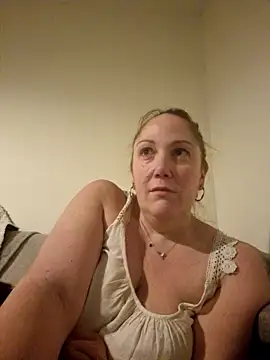 Snapshot of Wisie_Cutie chatting on January 7, 2025, 10:19 pm Wisie Cutie online show from January 7, 2025, 10:19 pm