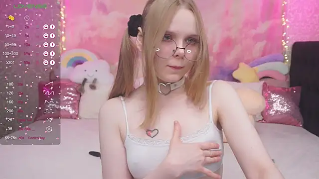 Snapshot of minx_g1rl chatting on February 19, 2025, 6:44 am minx g1rl online show from February 19, 2025, 6:44 am