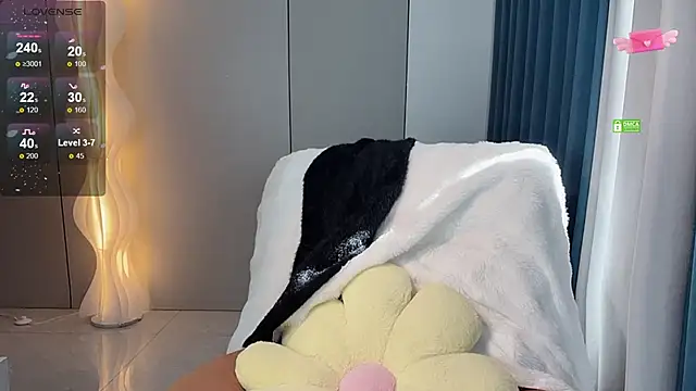 Mandy-- online show from November 28, 2025, 3:20 am