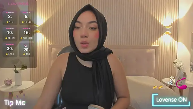 Snapshot of Sooffii_1 chatting on December 11, 2024, 2:19 am Sooffii 1 online show from December 11, 2024, 2:19 am