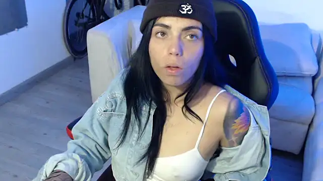 Snapshot of i_am_nina_ chatting on January 27, 2025, 2:20 am i am nina online show from January 27, 2025, 2:20 am